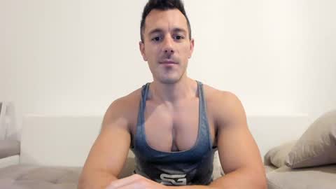 Snapshot of roberto4ever chatting on February 2026 04:00:01 AM roberto4ever online show from February 2026 04:00:01 AM