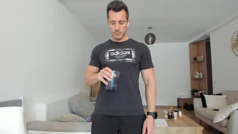 roberto4ever online show from April 2026 11:34:01 AM
