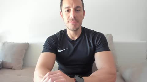 roberto4ever online show from April 2026 05:32:01 AM