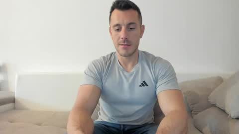 roberto4ever online show from April 2026 12:11:02 PM