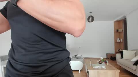 roberto4ever online show from May 2026 05:45:01 AM