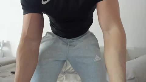roberto4ever online show from May 2026 11:06:01 AM