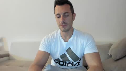 roberto4ever online show from May 2026 11:04:02 AM