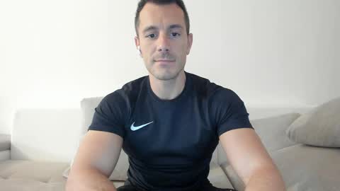 roberto4ever online show from May 2026 09:36:02 AM