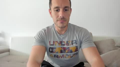 roberto4ever online show from May 2026 12:02:01 PM