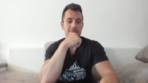 Snapshot of roberto4ever chatting on June 2026 01:06:02 PM roberto4ever online show from June 2026 01:06:02 PM