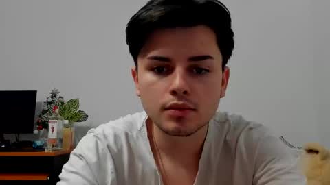 Snapshot of roberto_pazzini chatting on February 2026 10:51:02 PM Roberto Pazzini online show from February 2026 10:51:02 PM