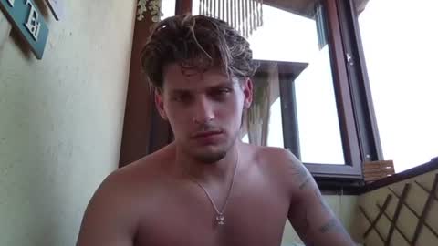 Snapshot of roberto_twink1 chatting on June 2026 08:15:01 AM Roberto online show from June 2026 08:15:01 AM