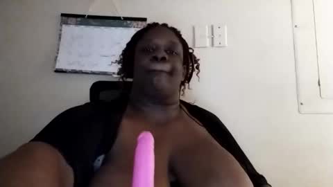 robertswhitney52 online show from December 2025 09:00:02 PM