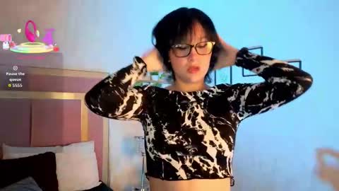 Snapshot of robinbennett chatting on November 2025 12:07:01 PM robin D online show from November 2025 12:07:01 PM