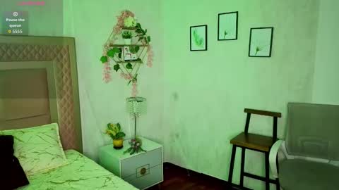 Snapshot of robinbennett chatting on December 2025 02:37:01 PM robin D online show from December 2025 02:37:01 PM