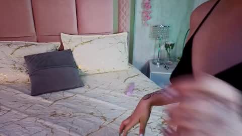 Snapshot of robinbennett chatting on December 2025 11:59:02 AM robin D online show from December 2025 11:59:02 AM