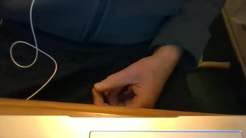 Snapshot of robjh1273 chatting on December 2025 04:58:01 PM Roger online show from December 2025 04:58:01 PM