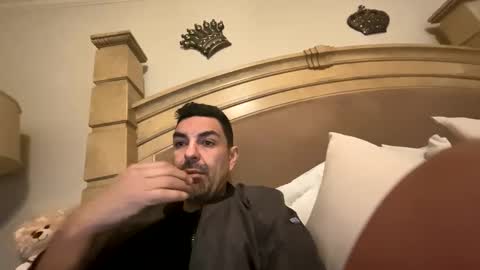 Snapshot of roblatino12 chatting on December 2024 11:01:02 PM roblatino12 online show from December 2024 11:01:02 PM