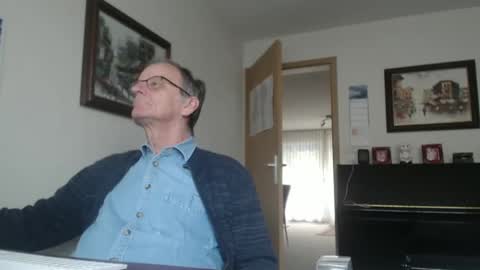 Snapshot of roboter0233 chatting on February 2025 02:26:01 PM roboter0233 online show from February 2025 02:26:01 PM