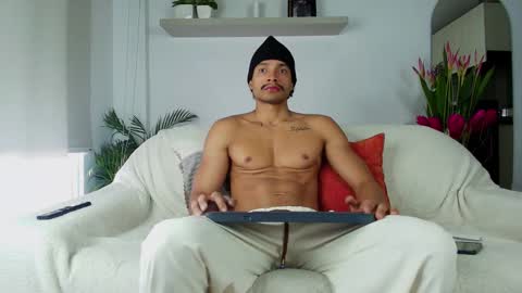 roby_millerr online show from November 2025 09:39:02 PM