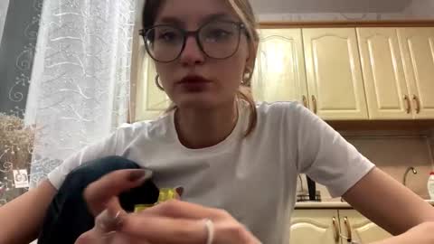 robynsentinella online show from November 2025 08:47:01 AM