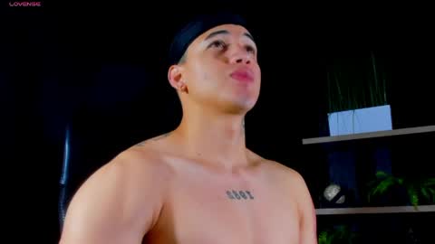 rocco_santos online show from April 2026 05:54:01 PM