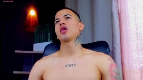 rocco_santos online show from April 2026 06:35:02 PM