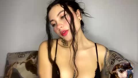 Samantha Estephania  online show from January 2025 01:33:01 AM