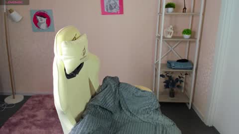 Snapshot of rockett_bunny chatting on September 2025 01:16:02 AM Rockett online show from September 2025 01:16:02 AM