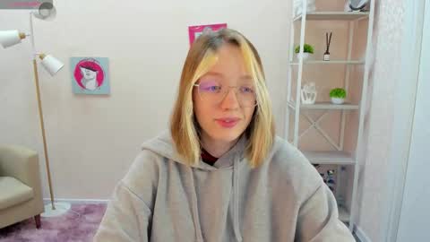 Snapshot of rockett_bunny chatting on October 2025 01:06:02 AM Rockett online show from October 2025 01:06:02 AM