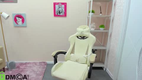 Snapshot of rockett_bunny chatting on October 2025 01:06:01 AM Rockett online show from October 2025 01:06:01 AM