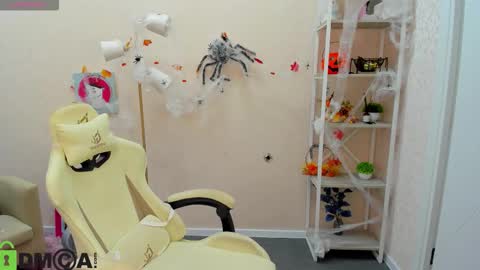 Snapshot of rockett_bunny chatting on October 2025 01:03:01 AM Rockett online show from October 2025 01:03:01 AM