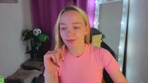 Snapshot of rockett_bunny chatting on June 2026 01:14:01 AM Rockett online show from June 2026 01:14:01 AM