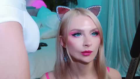 Lina and Den online show from September 2025 11:11:02 AM