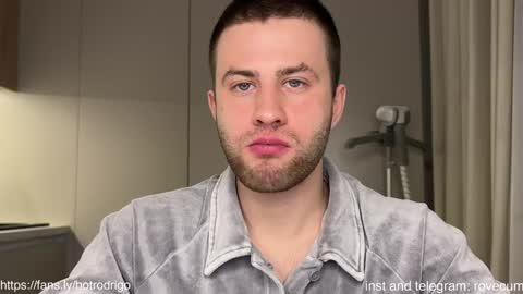 Snapshot of rodrigoveira chatting on December 2024 12:54:01 AM Rodrigo online show from December 2024 12:54:01 AM