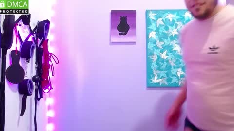 Thiago independent model online show from September 2025 06:54:01 PM