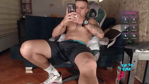 Snapshot of rogert_xx chatting on October 2025 01:20:01 AM Rogert online show from October 2025 01:20:01 AM