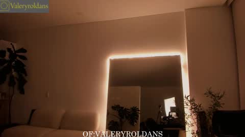 Snapshot of roldansvalery chatting on November 2025 04:26:02 AM Valery Roldans online show from November 2025 04:26:02 AM