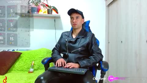 Snapshot of rolos_hot32 chatting on September 2025 12:32:01 AM rolos_hot32 online show from September 2025 12:32:01 AM
