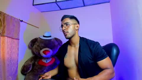 Snapshot of romanpearce_ chatting on January 2025 07:43:01 PM Roman online show from January 2025 07:43:01 PM