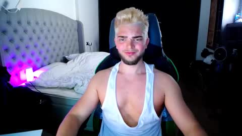 romantic_twunk online show from October 2025 04:35:01 PM