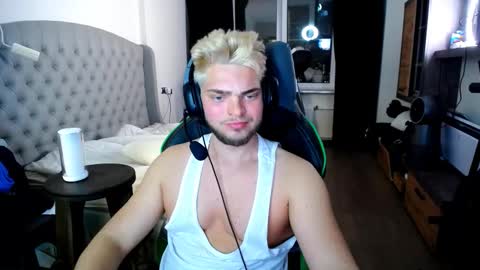 romantic_twunk online show from October 2025 06:12:01 PM