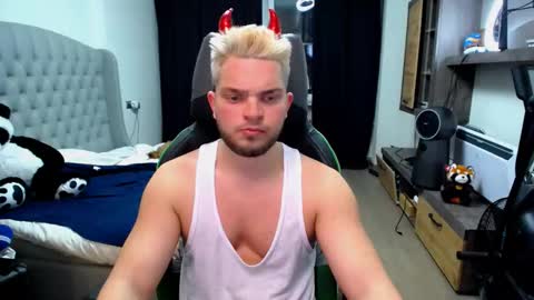 romantic_twunk online show from November 2025 05:02:01 PM