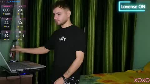 Ronny online show from December 2025 10:06:02 PM