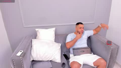 ronnyruso online show from January 2025 05:55:01 AM