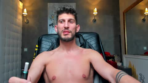 Snapshot of ronythemaster chatting on January 2025 10:20:02 PM onlyfans- online show from January 2025 10:20:02 PM