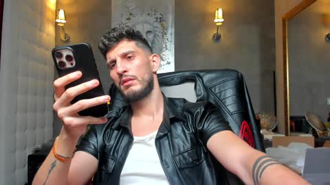 Snapshot of ronythemaster chatting on January 2025 01:56:01 AM onlyfans- online show from January 2025 01:56:01 AM