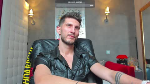 Snapshot of ronythemaster chatting on February 2025 09:10:01 PM onlyfans- online show from February 2025 09:10:01 PM