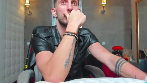 Snapshot of ronythemaster chatting on February 2025 10:37:01 PM onlyfans- online show from February 2025 10:37:01 PM