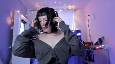Snapshot of room312_ chatting on December 2024 10:52:02 PM Twelve 3 Inst Twelve 312002 Twitter Room312 2002 online show from December 2024 10:52:02 PM