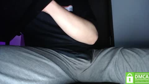 Snapshot of room_hot_x chatting on February 2025 11:42:01 PM ken online show from February 2025 11:42:01 PM