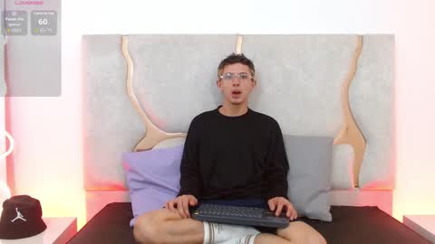 Snapshot of rooy_tay chatting on November 2025 03:42:02 AM  rooy  online show from November 2025 03:42:02 AM