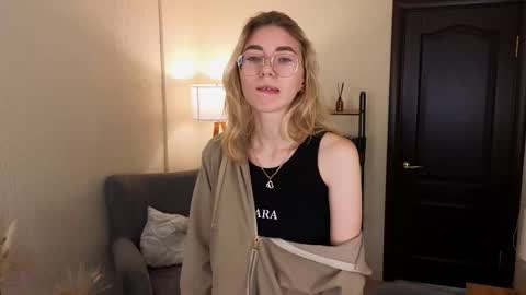 Emma online show from October 2025 08:01:01 AM