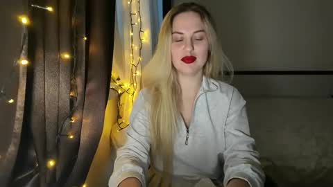 Snapshot of rosaliiiiii chatting on October 2025 03:13:01 PM Rosali online show from October 2025 03:13:01 PM